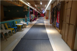 高層建筑的外墻內(nèi)有保溫層，該不該拆除保溫墻。